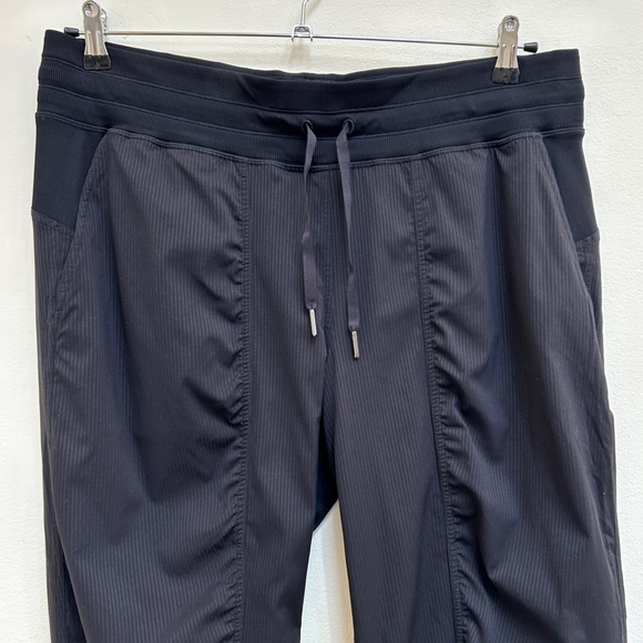 Lululemon Mid-Rise Dance Studio Jogger Black, Size 14 - Picture 8 of 14